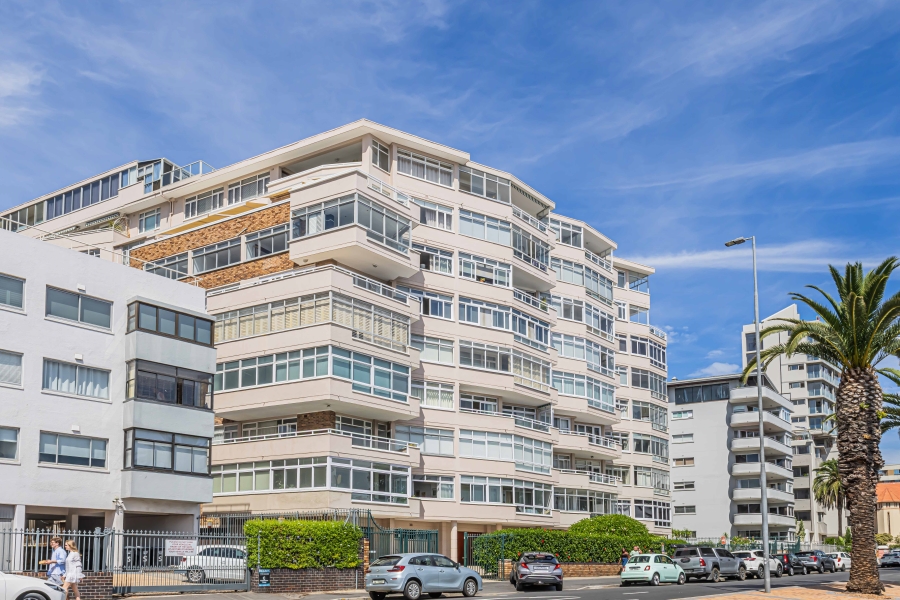 3 Bedroom Property for Sale in Sea Point Western Cape